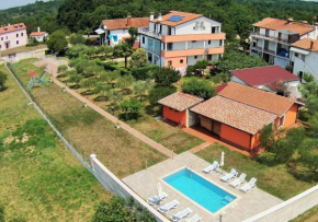 Apartments and rooms with a swimming pool Babici, Umag - 3046